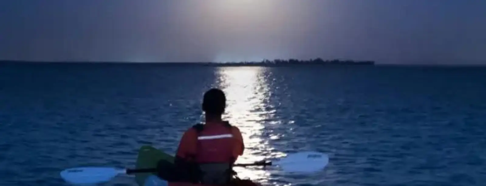 Full moon kayak tour at louvre Abu Dhabi, Abu Dhabi