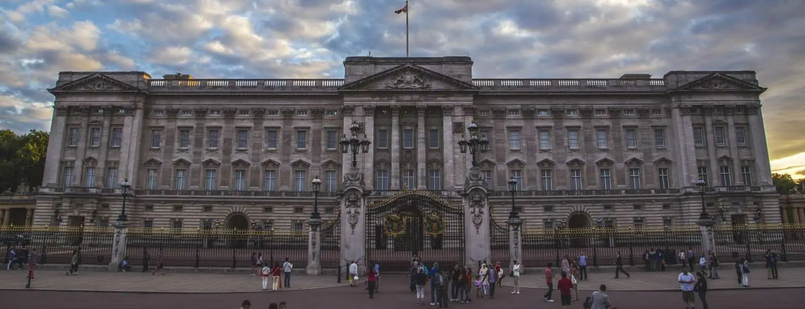 London British Royalty walking tour including Changing Of The Guard