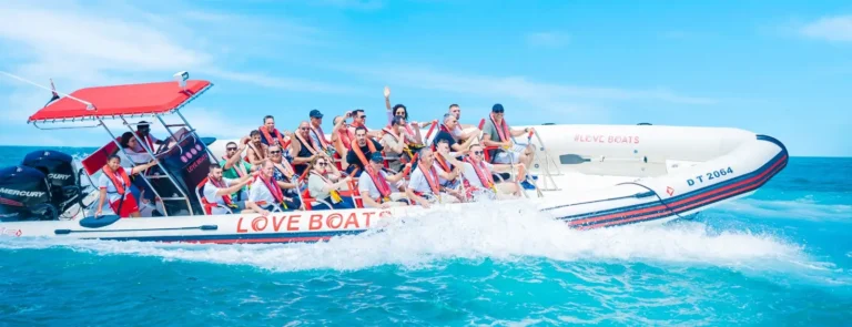 Love Boats in Dubai 768x295