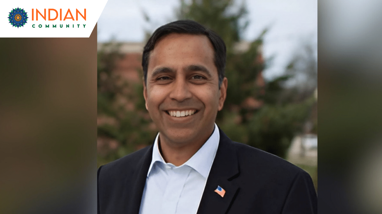 Krishnamoorthi Honored with Champion of Freedom Award at Toast to Freedom Event