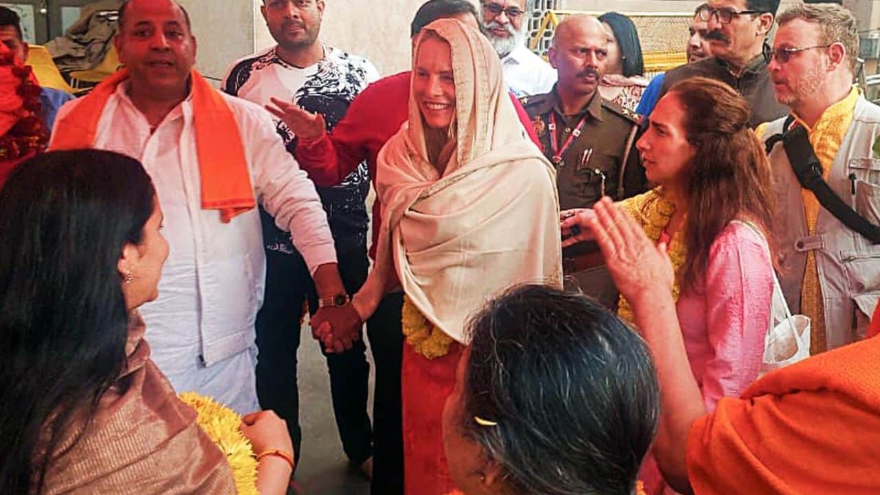 Laurene Powell Jobs Visits Kashi Vishwanath Temple During Maha Kumbh Celebrations