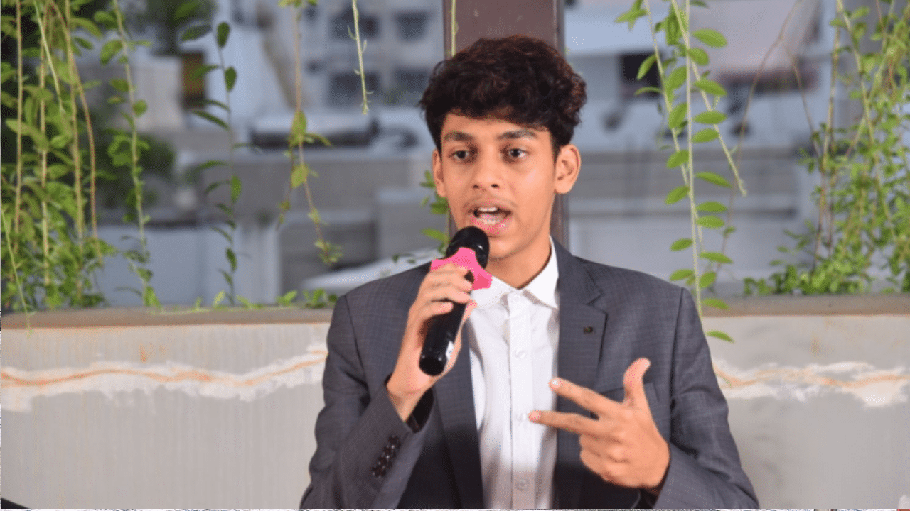 The 19-Year-Old Indian Polyglot Who Masters 400 Languages