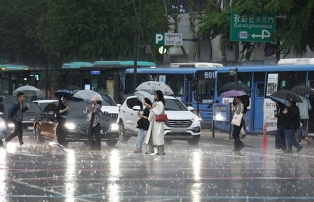 South Korea: Heavy rain hits Seoul area, triggers year’s first emergency text alert