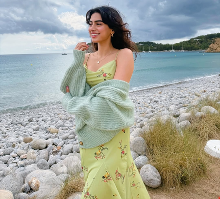 Janhvi Kapoor says ‘I miss you’ll’ to sister Khushi who is off on a vacation