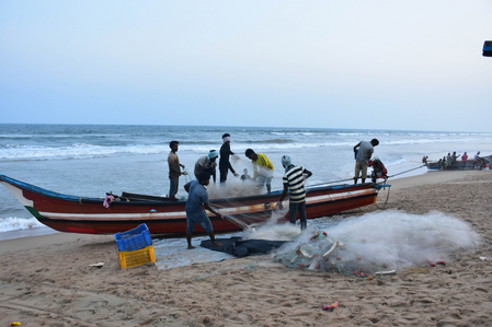 Kerala fishermen violate TN fishing ban, boat owners summoned