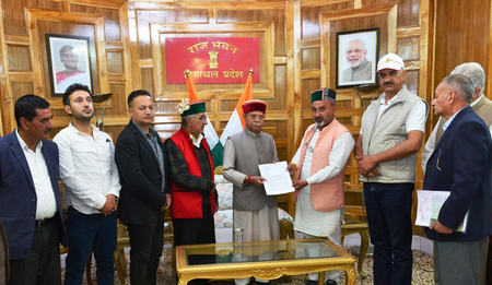 Growers in Himachal meet Guv, seek ban on Turkish apples