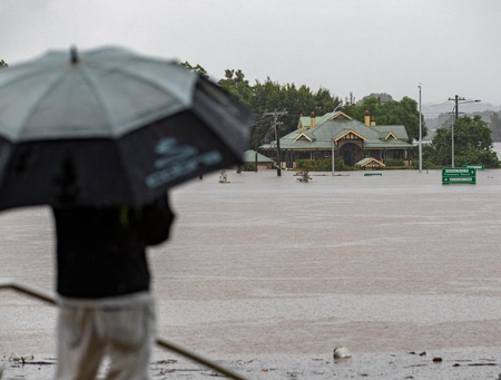 Thousands isolated as flooding crisis in Australia worsens