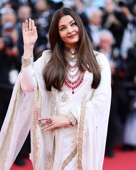 In the wake of India’s ‘Operation Sindoor’, Aishwarya Rai stunned at Cannes with ‘sindoor’ accentuating her hair parting