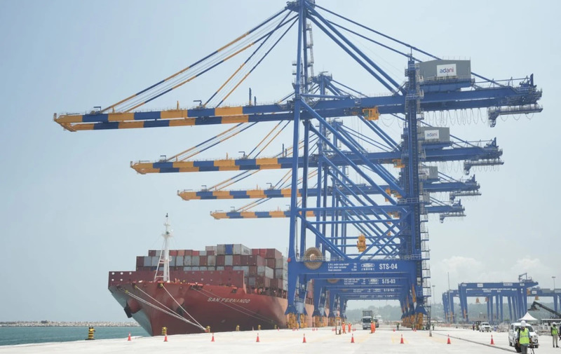India’s First Deepwater Transshipment Port Receives Its First Mothership