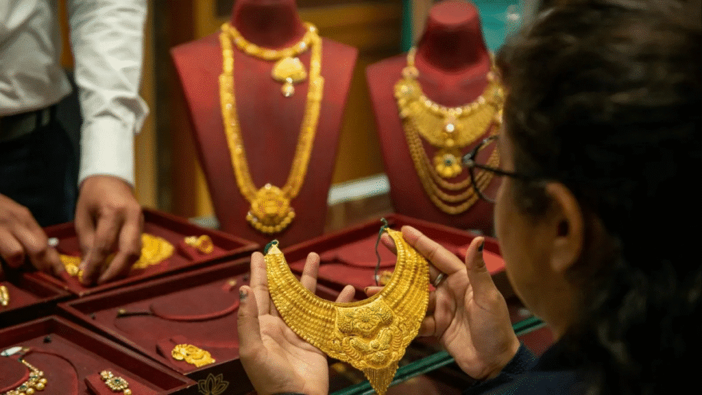 Gold Investment Tips for Diwali 2025 dhanteras shopping