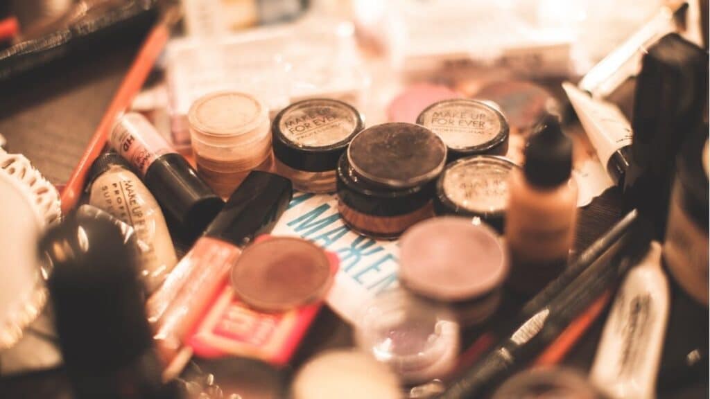 How to Protect Your Skin While Wearing Makeup Every Day Makeup (3)