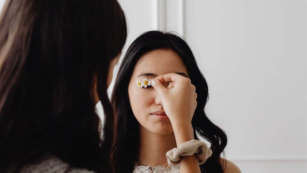 Prime and Prep Your Eyelids