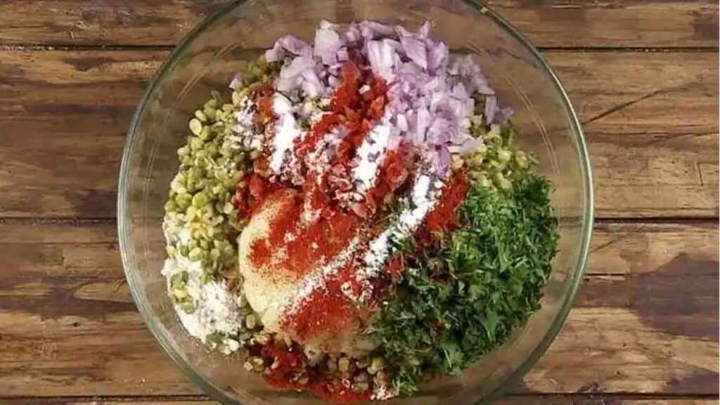 Red chilli powder and fresh green chillies