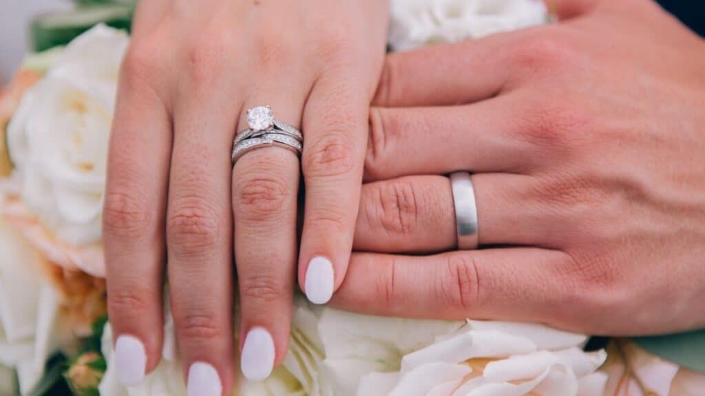 wedding-bands-that-symbolize-forever-how-to-choose