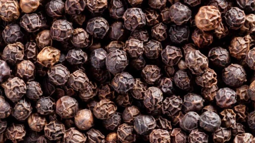 Freshly ground black pepper