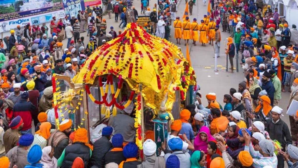 Hola Mohalla: Dates, History, Significance & Celebrations of the Sikh Warrior Festival 3 Hola Mohalla celebration