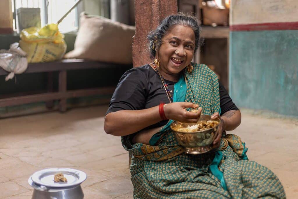 Thaai Kizhavi radikka sarathkumar