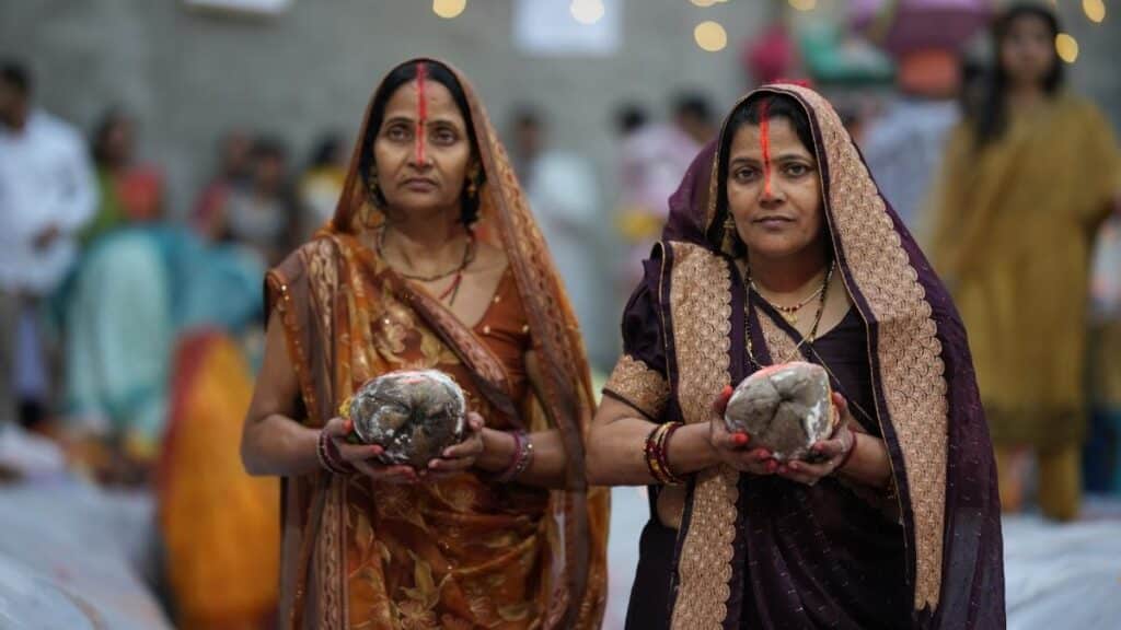 Chhath Puja: Date, Puja Muhurat, Mantras, Katha, Aarti, and Celebration Guide 2 chhath puja celebration