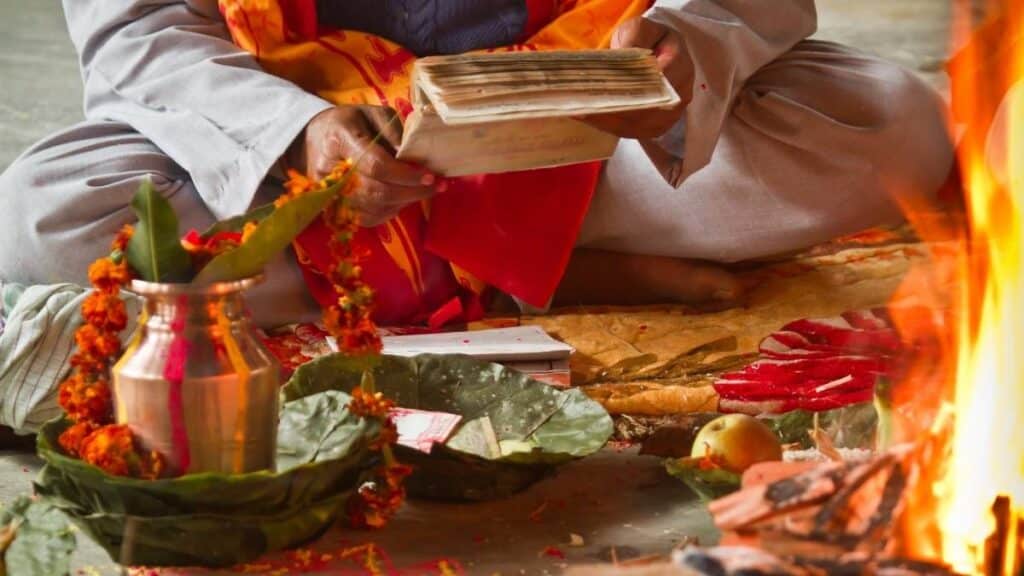 Diwali: Date, Puja Muhurat, Lakshmi Puja Significance, Mantra, Aarti, Rangoli Designs, and Complete Celebration Guide 11 diwali puja