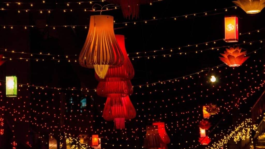 Diwali: Date, Puja Muhurat, Lakshmi Puja Significance, Mantra, Aarti, Rangoli Designs, and Complete Celebration Guide 13 lantern diwali