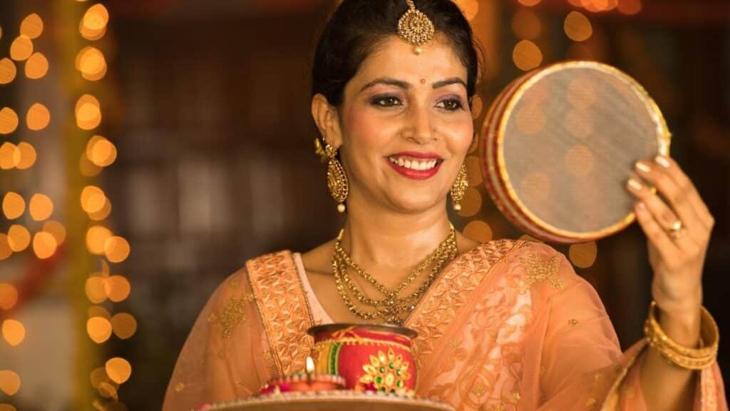 Karwa Chauth : Date, Puja Muhurat, Vrat Katha, Aarti, Mehendi Designs & Complete Puja Rituals 4 married women celebrating karwa chauth