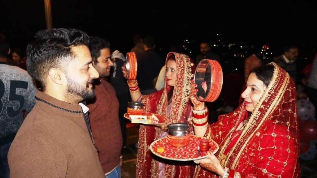 Karwa Chauth : Date, Puja Muhurat, Vrat Katha, Aarti, Mehendi Designs & Complete Puja Rituals 7 married women celebrating karwa chauth