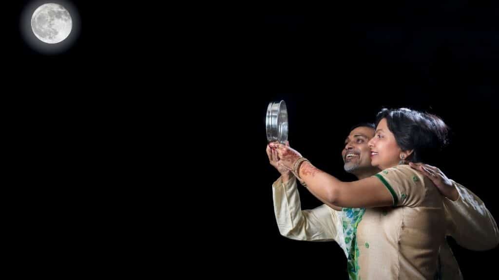 Karwa Chauth : Date, Puja Muhurat, Vrat Katha, Aarti, Mehendi Designs & Complete Puja Rituals 10 couple in karwa chauth