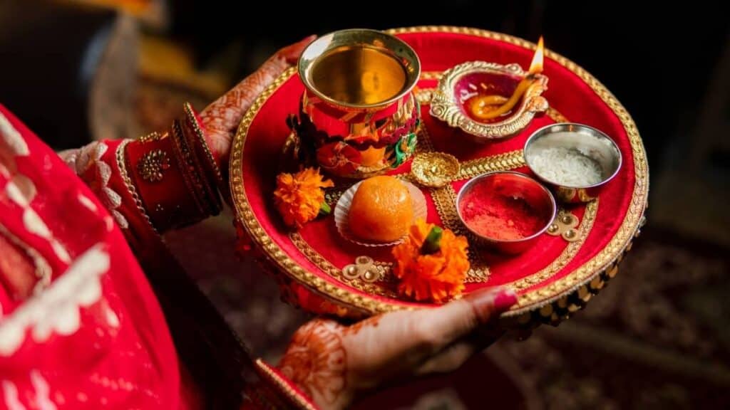 Karwa Chauth : Date, Puja Muhurat, Vrat Katha, Aarti, Mehendi Designs & Complete Puja Rituals 5 karwa chauth puja