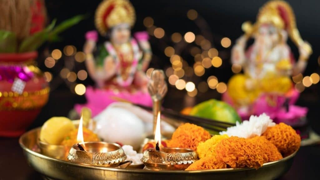 Karwa Chauth : Date, Puja Muhurat, Vrat Katha, Aarti, Mehendi Designs & Complete Puja Rituals 8 karwa chauth puja