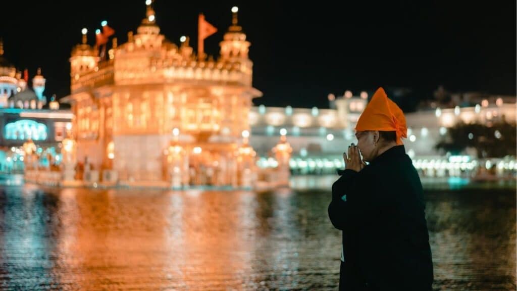 Guru Nanak Jayanti : 557th Birth Anniversary – Date, Timings & Traditions 6 Guru Nanak Jayanti festival