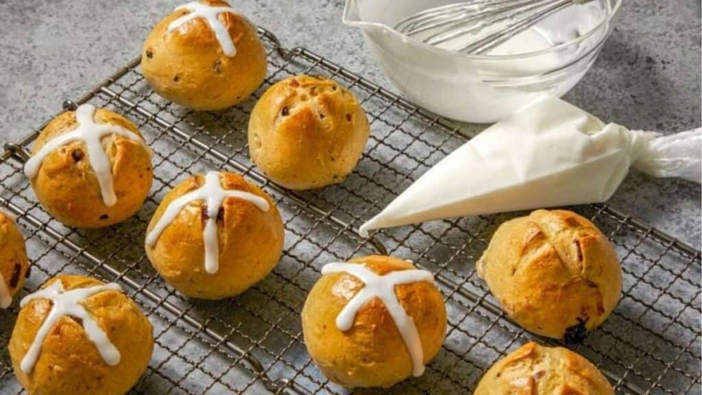 hot cross bun icing